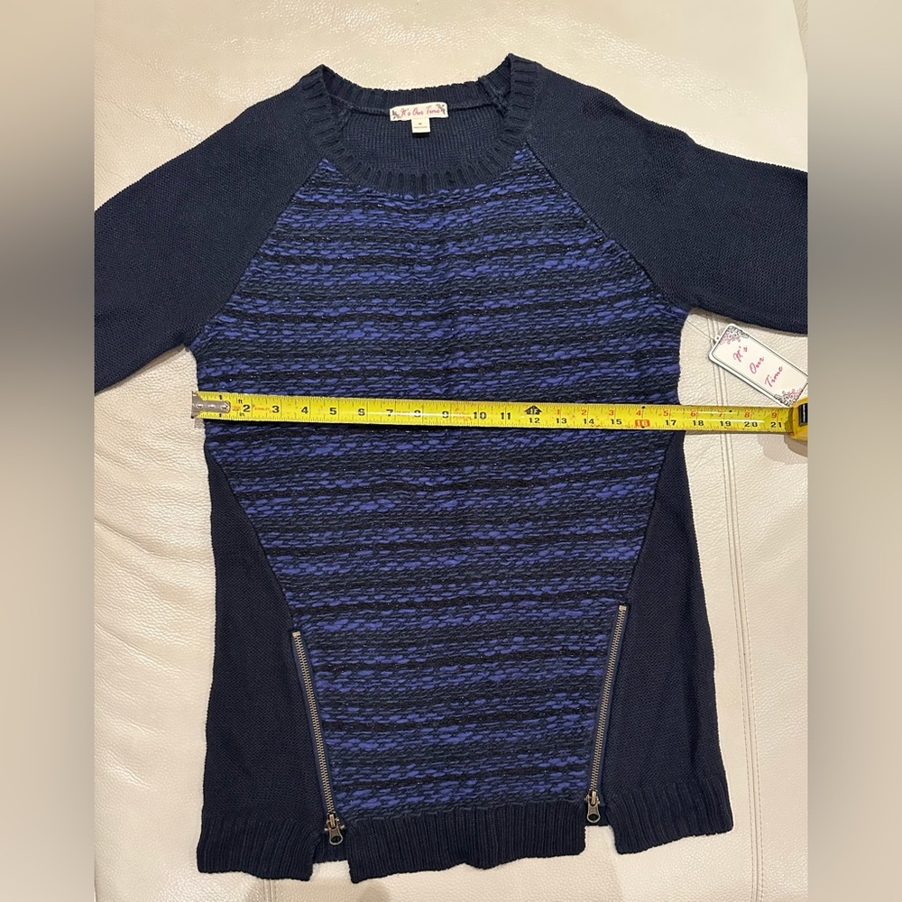 Beautiful Long Sweater With Zipper Accents - Picture 3 of 5
